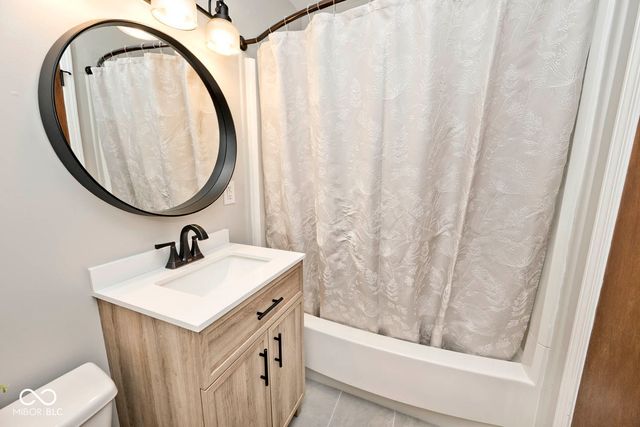 975 Rolling Hill Road, Greenwood, IN 46142