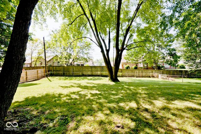 975 Rolling Hill Road, Greenwood, IN 46142