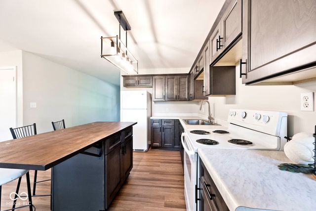 975 Rolling Hill Road, Greenwood, IN 46142