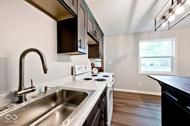 975 Rolling Hill Road, Greenwood, IN 46142