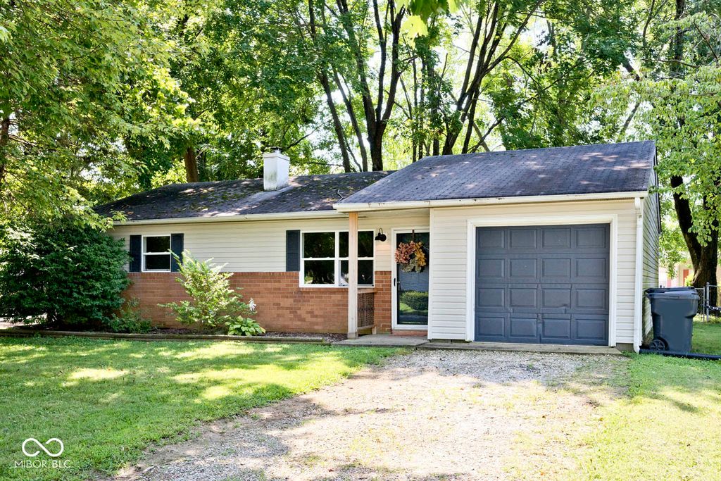 975 Rolling Hill Road, Greenwood, IN 46142