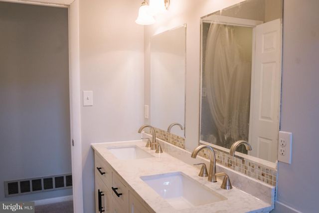 818 BOBBY RD, Baltimore, MD 21228