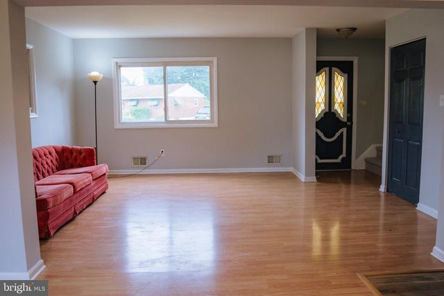 818 BOBBY RD, Baltimore, MD 21228