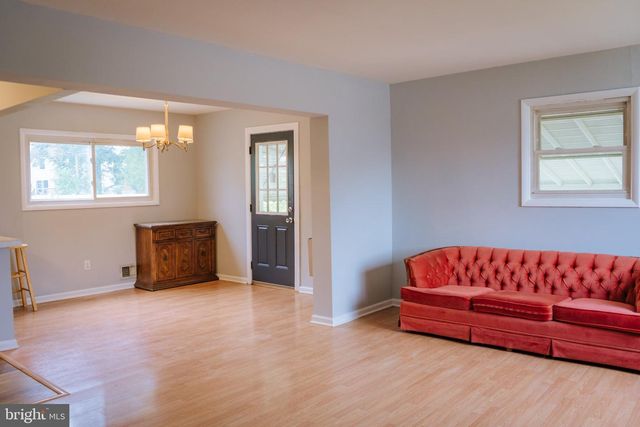 818 BOBBY RD, Baltimore, MD 21228