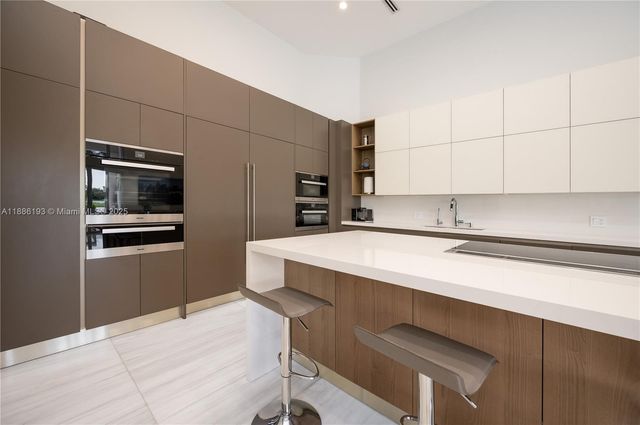 3425 Saddlebrook Ln, Weston, FL 33331