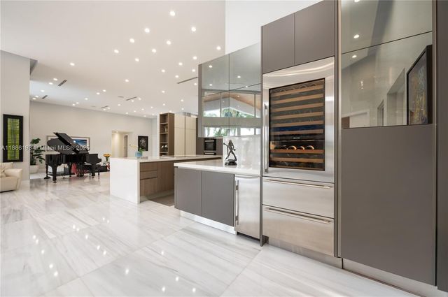 3425 Saddlebrook Ln, Weston, FL 33331