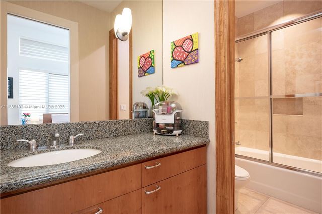 3425 Saddlebrook Ln, Weston, FL 33331