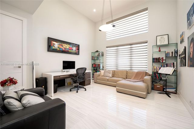 3425 Saddlebrook Ln, Weston, FL 33331