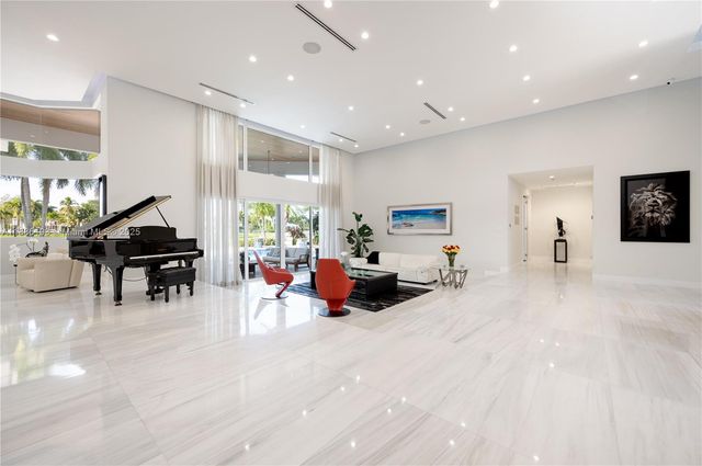 3425 Saddlebrook Ln, Weston, FL 33331