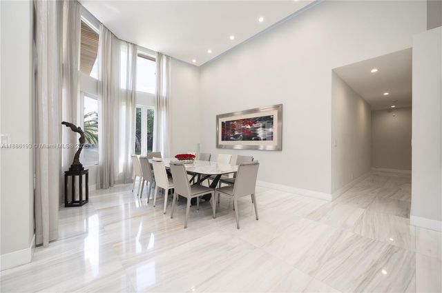 3425 Saddlebrook Ln, Weston, FL 33331