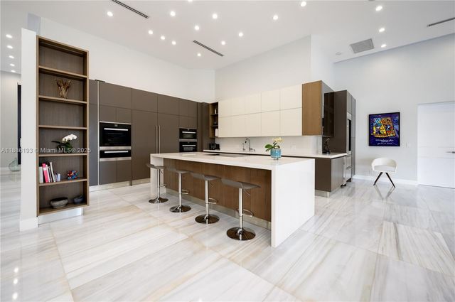 3425 Saddlebrook Ln, Weston, FL 33331