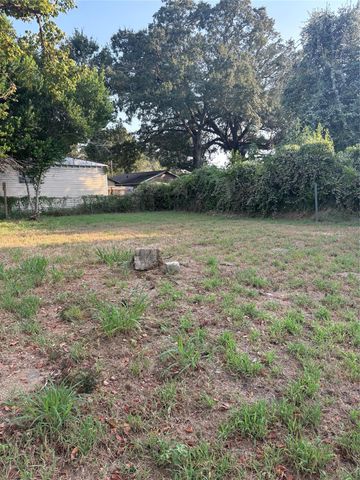 303 Austin Street, Richmond, TX 77469