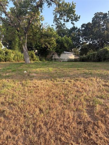303 Austin Street, Richmond, TX 77469