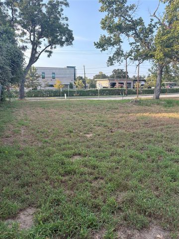 303 Austin Street, Richmond, TX 77469