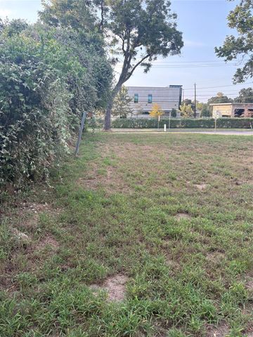 303 Austin Street, Richmond, TX 77469
