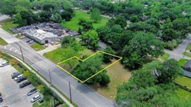 303 Austin Street, Richmond, TX 77469