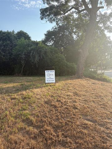 303 Austin Street, Richmond, TX 77469