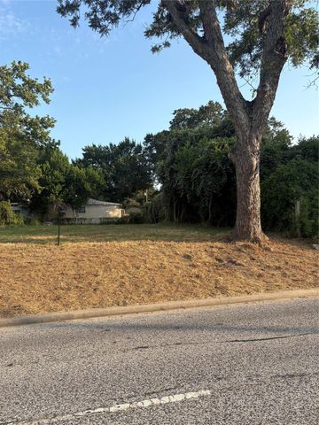 303 Austin Street, Richmond, TX 77469