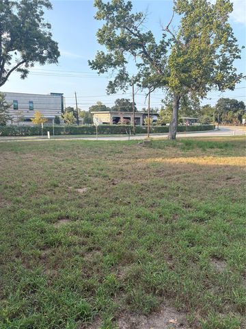 303 Austin Street, Richmond, TX 77469