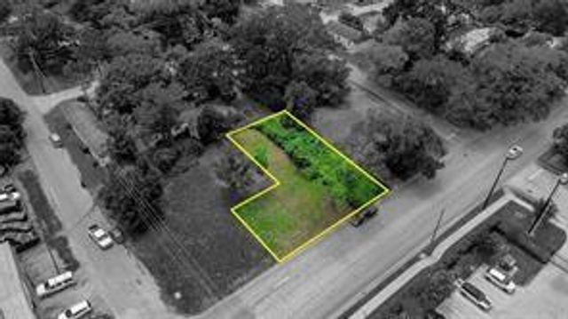 303 Austin Street, Richmond, TX 77469