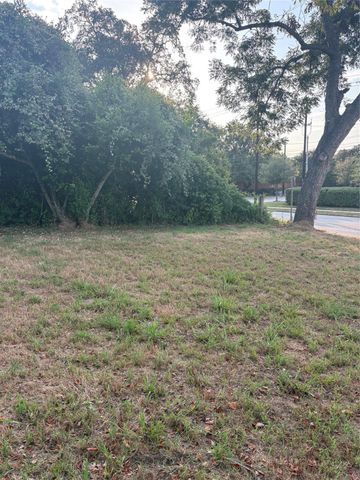 303 Austin Street, Richmond, TX 77469