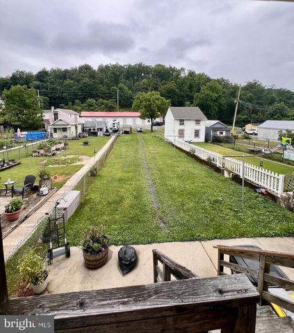 340 S READING AVE, Boyertown, PA 19512