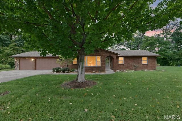 217 Hall Point, Fairview Heights, IL 62208