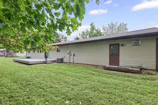 217 Hall Point, Fairview Heights, IL 62208