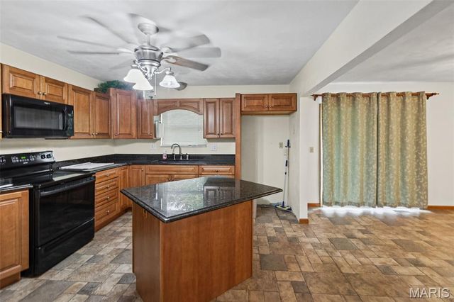 217 Hall Point, Fairview Heights, IL 62208
