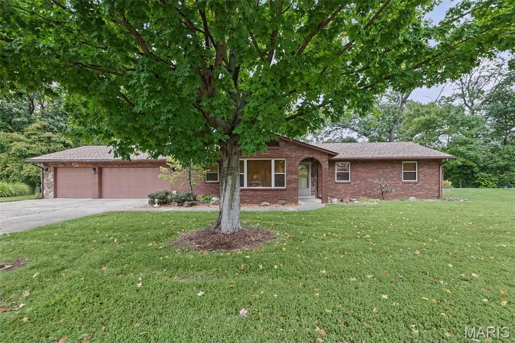217 Hall Point, Fairview Heights, IL 62208