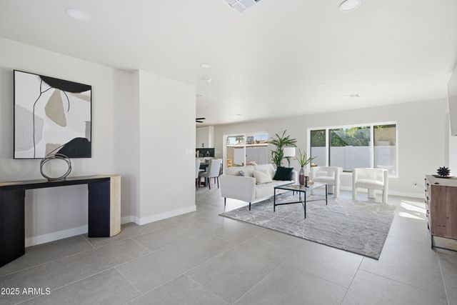 8631 E THOMAS Road, Scottsdale, AZ 85251
