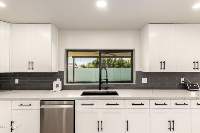 8631 E THOMAS Road, Scottsdale, AZ 85251