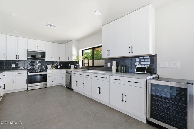 8631 E THOMAS Road, Scottsdale, AZ 85251