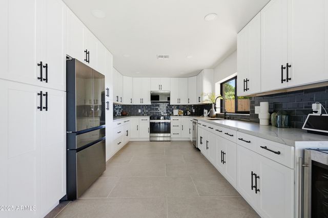 8631 E THOMAS Road, Scottsdale, AZ 85251