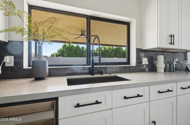 8631 E THOMAS Road, Scottsdale, AZ 85251