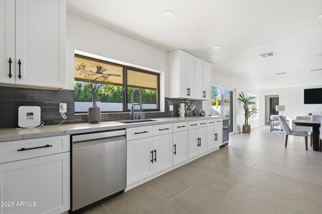 8631 E THOMAS Road, Scottsdale, AZ 85251