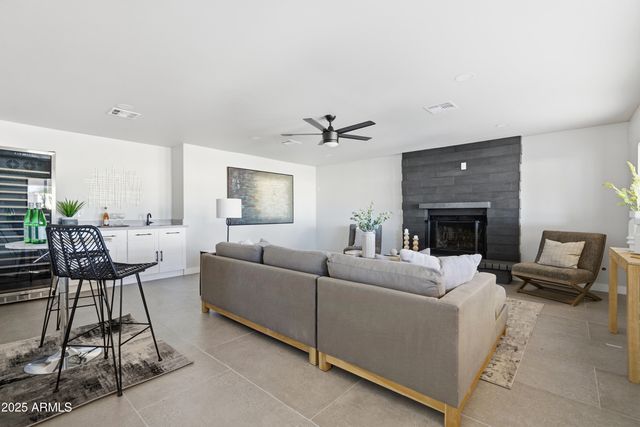 8631 E THOMAS Road, Scottsdale, AZ 85251