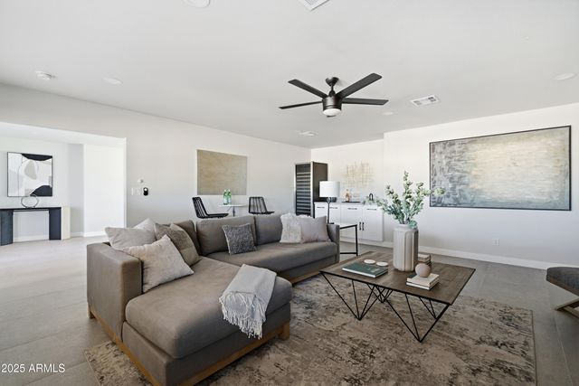8631 E THOMAS Road, Scottsdale, AZ 85251