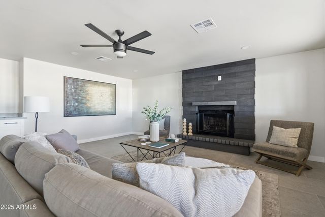 8631 E THOMAS Road, Scottsdale, AZ 85251