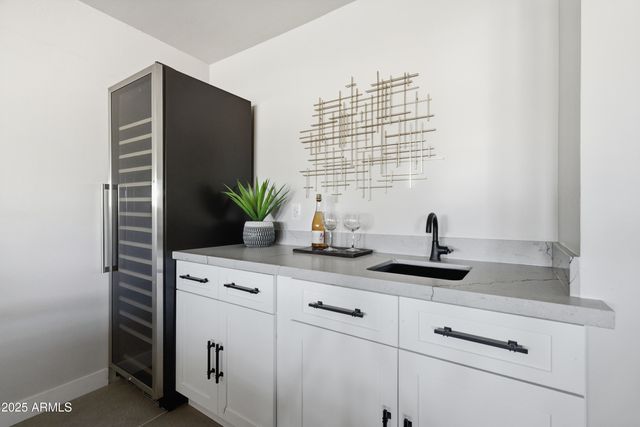 8631 E THOMAS Road, Scottsdale, AZ 85251
