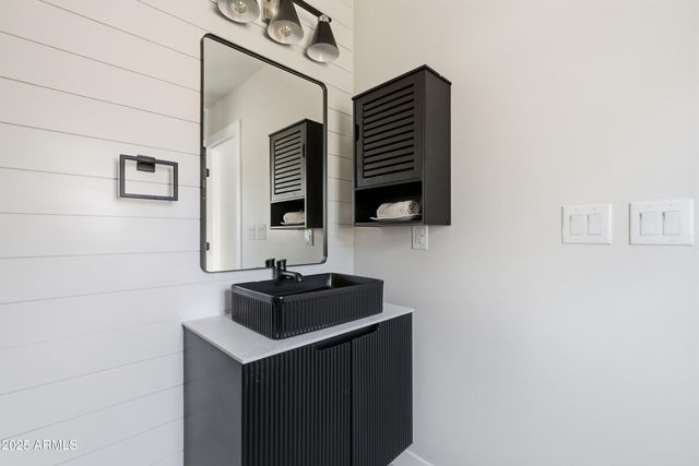 8631 E THOMAS Road, Scottsdale, AZ 85251