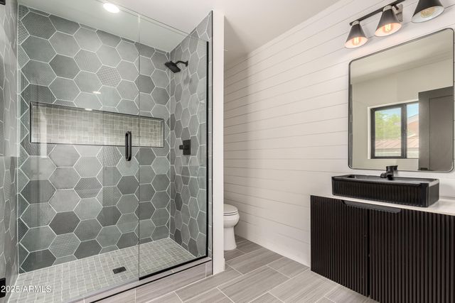 8631 E THOMAS Road, Scottsdale, AZ 85251