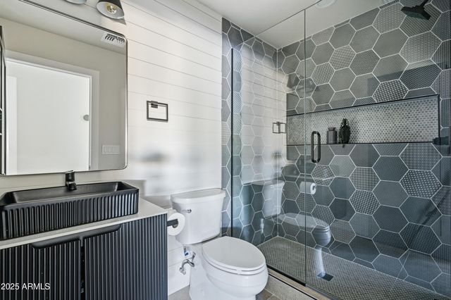 8631 E THOMAS Road, Scottsdale, AZ 85251