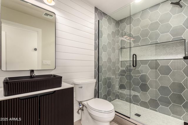 8631 E THOMAS Road, Scottsdale, AZ 85251