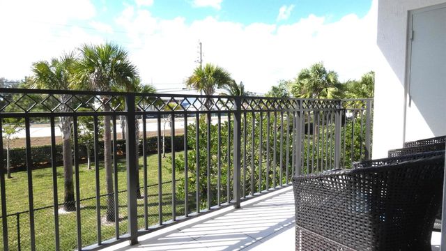 9052 Gulf Run Way C6, Lake Worth, FL 33467