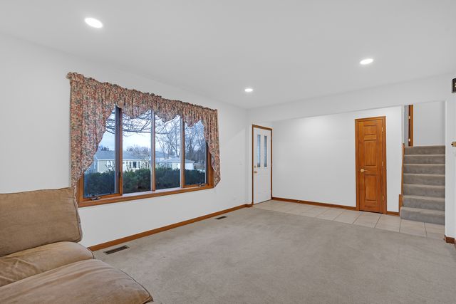 1N280 Morse Street, Carol Stream, IL 60188