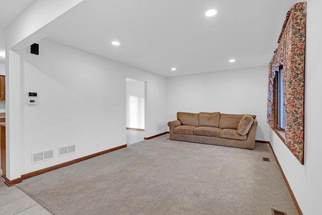 1N280 Morse Street, Carol Stream, IL 60188