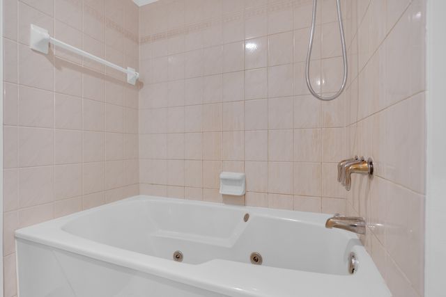 1N280 Morse Street, Carol Stream, IL 60188