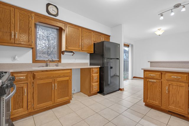 1N280 Morse Street, Carol Stream, IL 60188