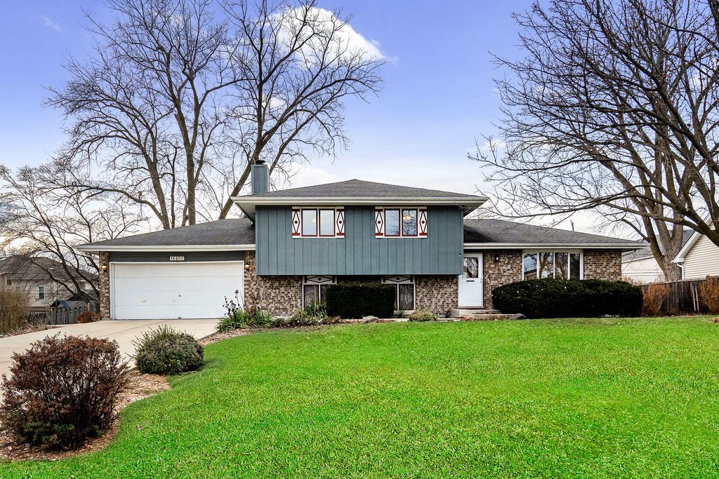 1N280 Morse Street, Carol Stream, IL 60188